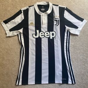 Juventus 2027/2018 home kit